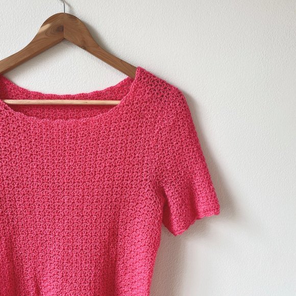 Vintage • Crochet Short Sleeve Top in Hot Pink - Picture 3 of 4